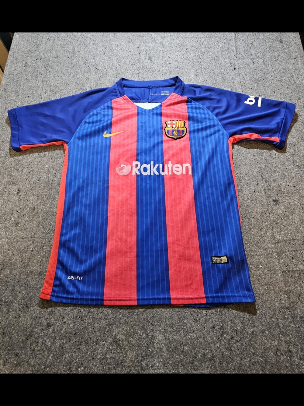 FC Barcelona Lionel Messi Home Jersey From The 2017-18 Mens Size Large